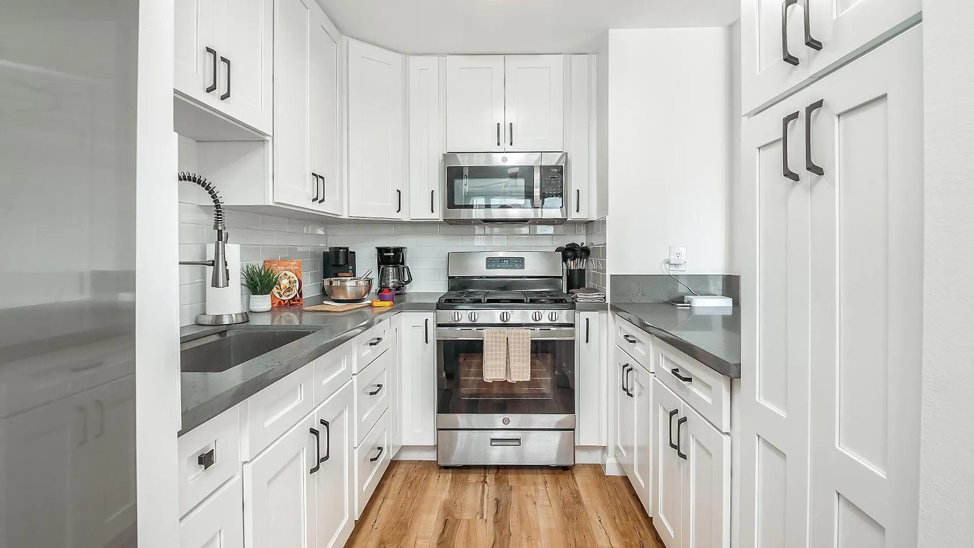 2Br-2Ba Close To Waikiki Beach With Free Parking! Honolulu